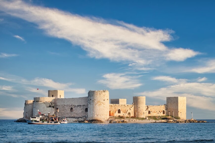 قلعة الفتاة التركية - القلعة الخلابة في وسط البحر