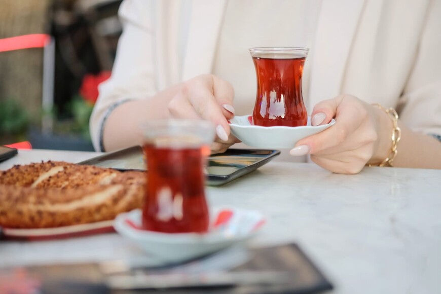 طريقة تقديم الشاي التركي