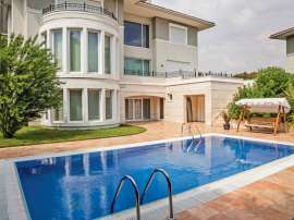 Luxury villas in Beylikduzu, Istanbul in complex with extensive facilities near the sea