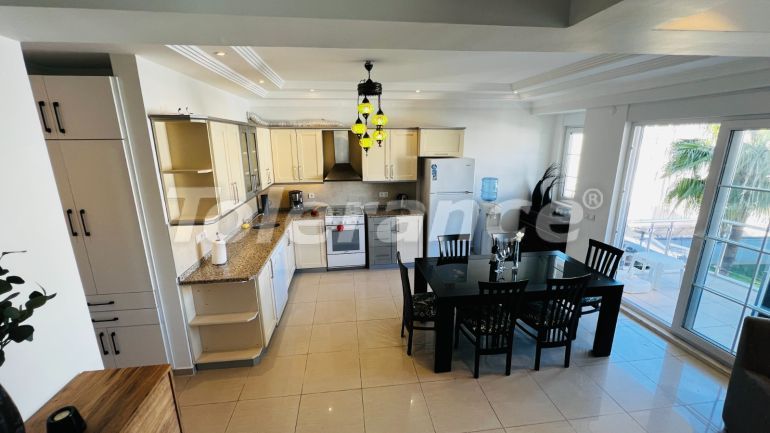 Appartement in Kemer Centrum, Kemer zwembad - onroerend goed kopen in Turkije - 136018
