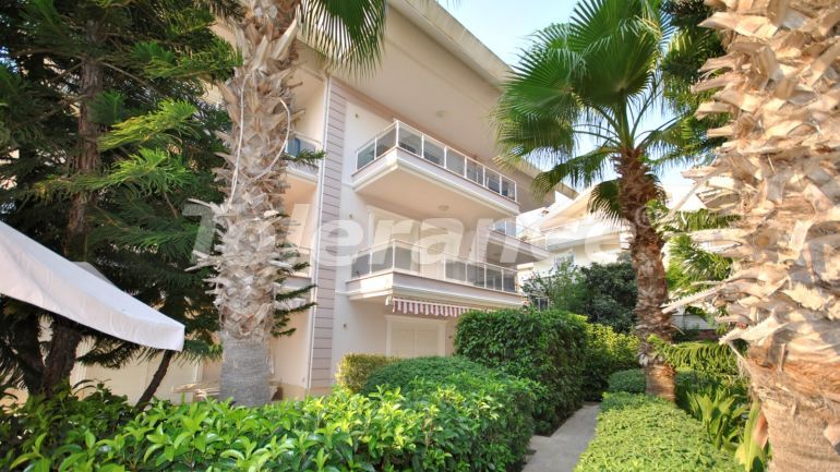 Apartment in City Center, Kemer pool - buy realty in Turkey - 42216