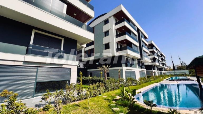 Apartment in Konyaaltı, Antalya with pool - buy realty in Turkey - 104171