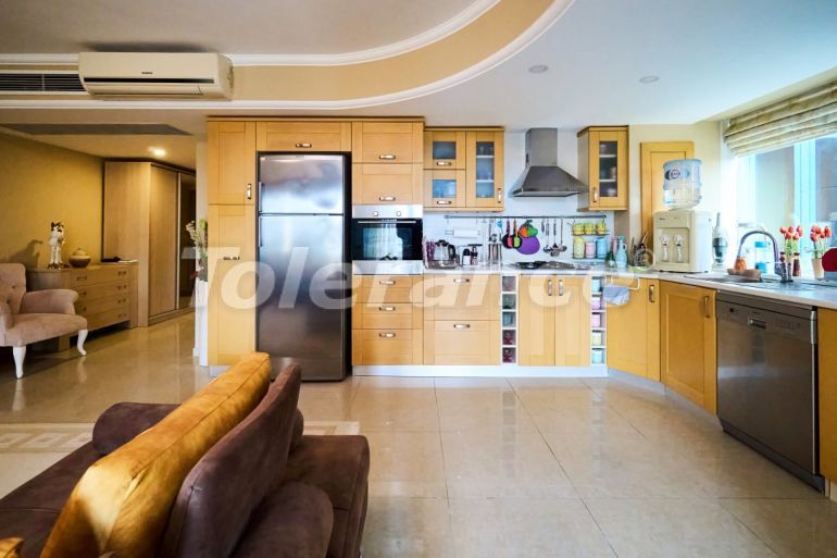 Apartment in Konyaaltı, Antalya with sea view with pool - buy realty in Turkey - 117035