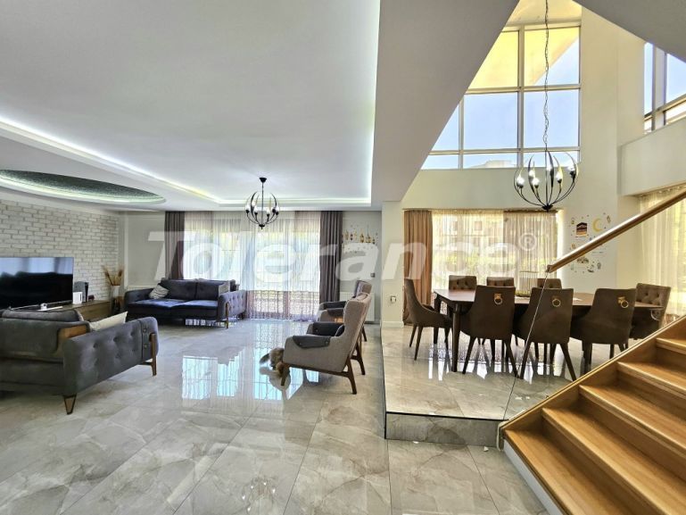 Apartment in Konyaaltı, Antalya with pool - buy realty in Turkey - 132199