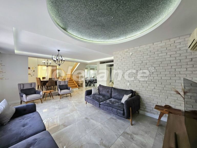 Apartment in Konyaaltı, Antalya with pool - buy realty in Turkey - 132201