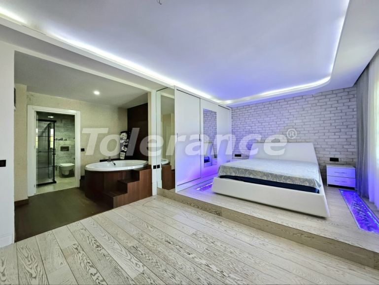 Apartment in Konyaaltı, Antalya with pool - buy realty in Turkey - 132233