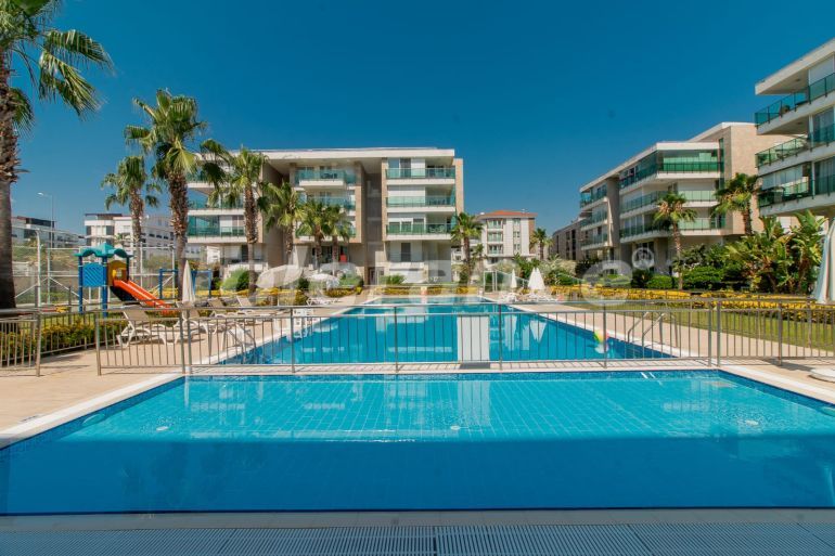 Apartment in Konyaaltı, Antalya with pool - buy realty in Turkey - 135169