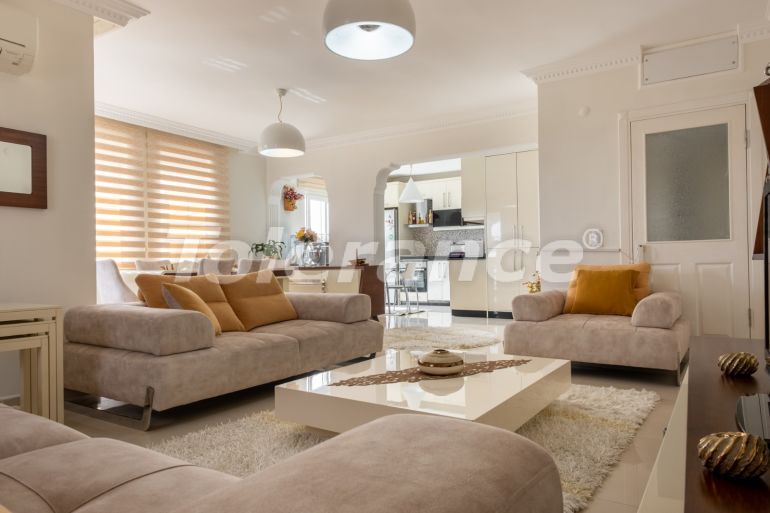 Apartment in Konyaalti, Antalya pool - buy realty in Turkey - 42580