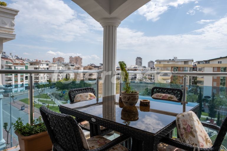 Apartment in Konyaalti, Antalya pool - buy realty in Turkey - 42586