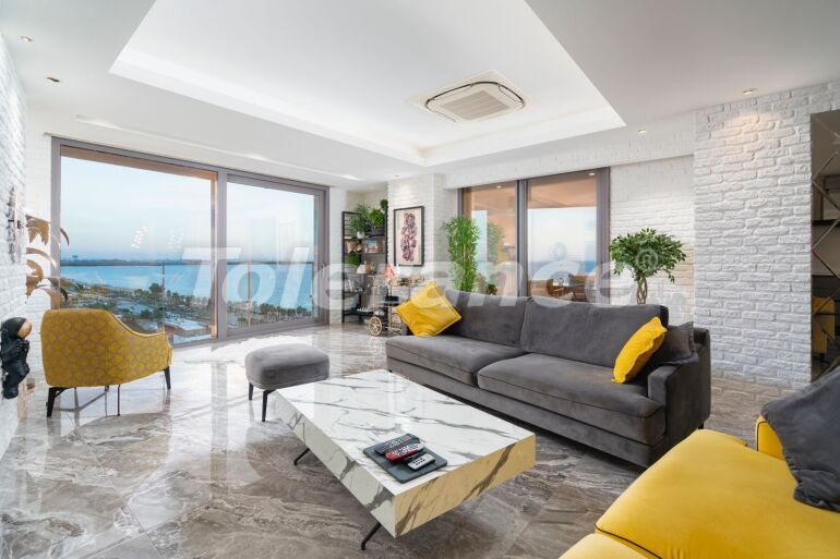 Apartment in Konyaaltı, Antalya with sea view with pool - buy realty in Turkey - 64189