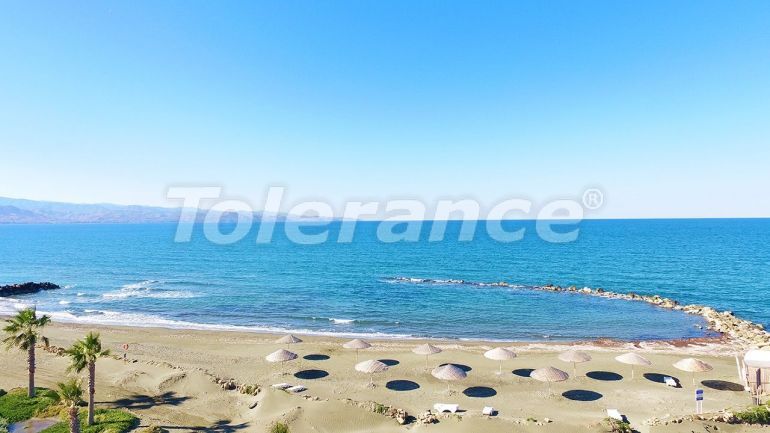 Apartment in Kyrenia, Northern Cyprus with sea view with pool with installment - buy realty in Turkey - 85410