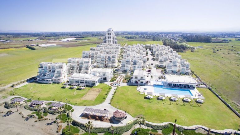 Apartment in Kyrenia, Northern Cyprus with sea view with pool with installment - buy realty in Turkey - 85414