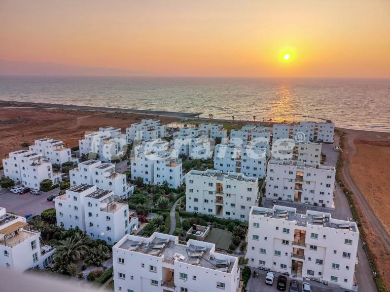 Apartment in Kyrenia, Northern Cyprus with sea view with pool with installment - buy realty in Turkey - 85420