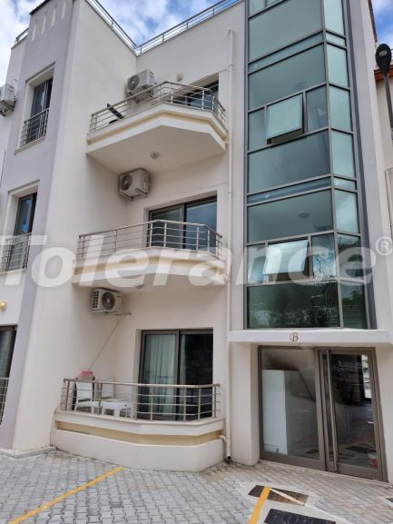 Apartment in Kyrenia, Northern Cyprus with pool - buy realty in Turkey - 92150