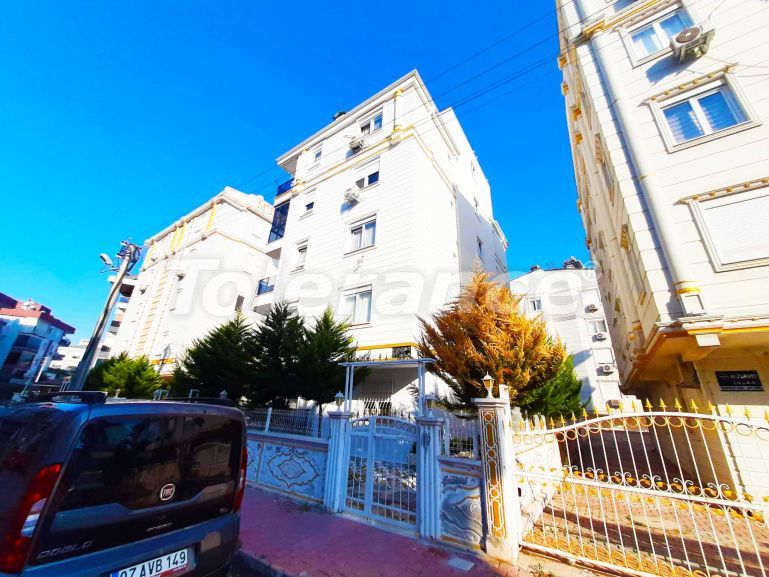 Apartment in Muratpaşa, Antalya - buy realty in Turkey - 97171