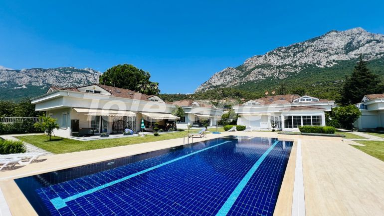 Villa in Aslanbudcak, Kemer with pool - buy realty in Turkey - 136583