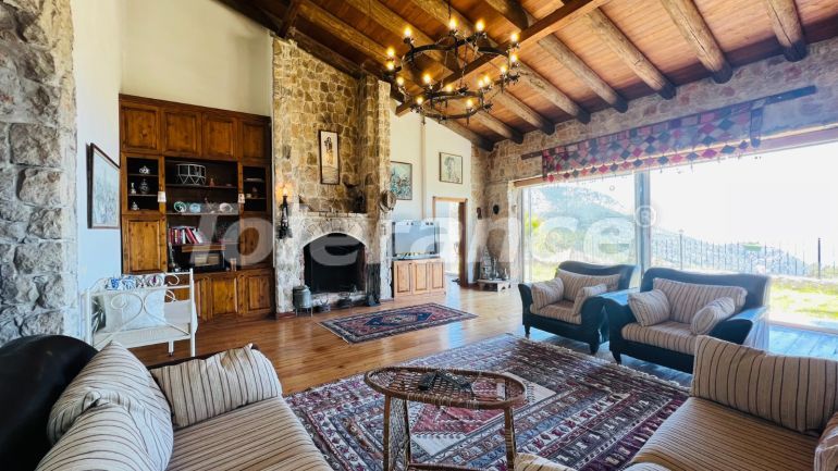 ویلا که در بیجیک, کمر منظره دریا - خرید ملک در ترکیه - 78471