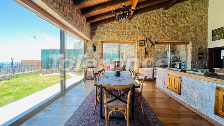 ویلا که در بیجیک, کمر منظره دریا - خرید ملک در ترکیه - 78472