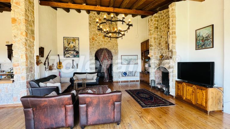 ویلا که در بیجیک, کمر منظره دریا - خرید ملک در ترکیه - 78474