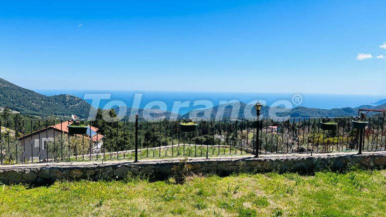 ویلا که در بیجیک, کمر منظره دریا - خرید ملک در ترکیه - 78477