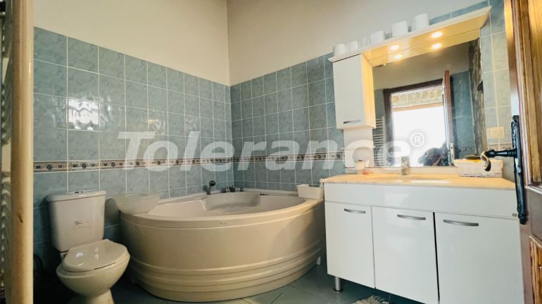 ویلا که در بیجیک, کمر منظره دریا - خرید ملک در ترکیه - 78482