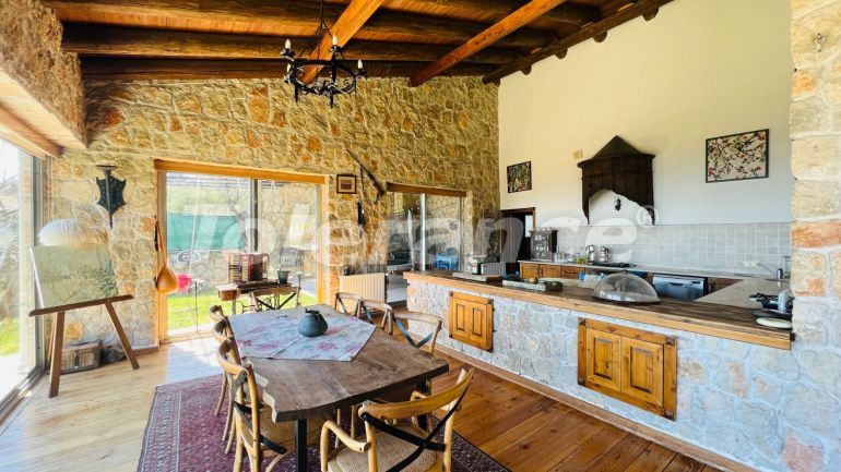 ویلا که در بیجیک, کمر منظره دریا - خرید ملک در ترکیه - 78484