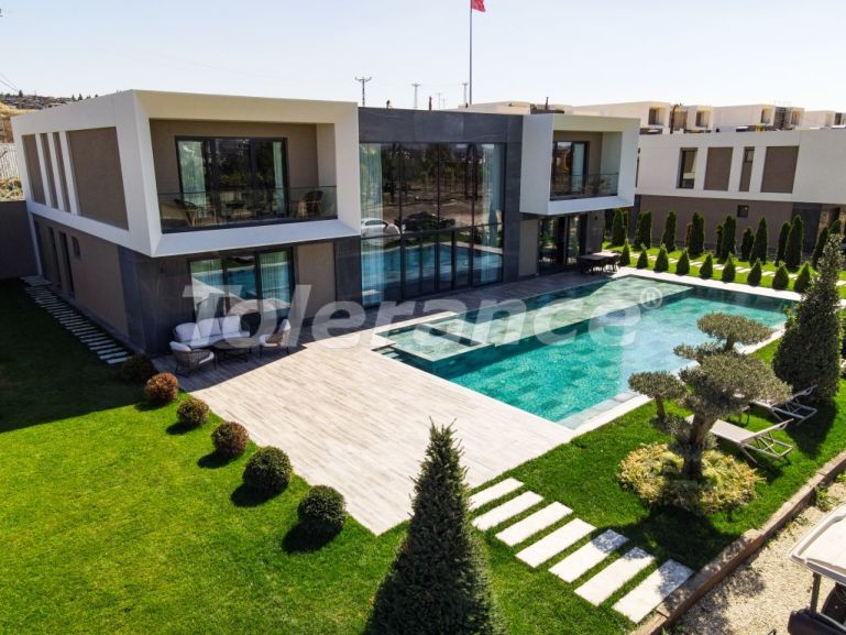 Villa from the developer in Buyukcekmece, İstanbul with pool with installment - buy realty in Turkey - 99659