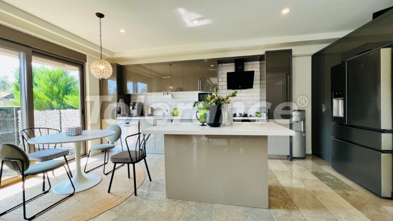 ویلا که در چام‌یووا, کمر استخر - خرید ملک در ترکیه - 136289