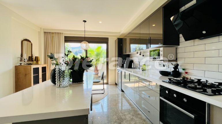 ویلا که در چام‌یووا, کمر استخر - خرید ملک در ترکیه - 136290