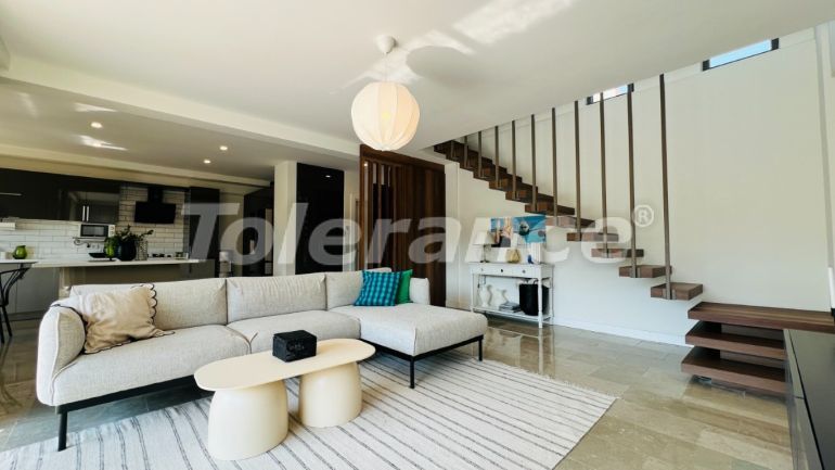 ویلا که در چام‌یووا, کمر استخر - خرید ملک در ترکیه - 136293