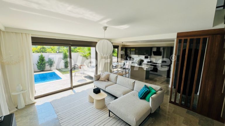 ویلا که در چام‌یووا, کمر استخر - خرید ملک در ترکیه - 136300