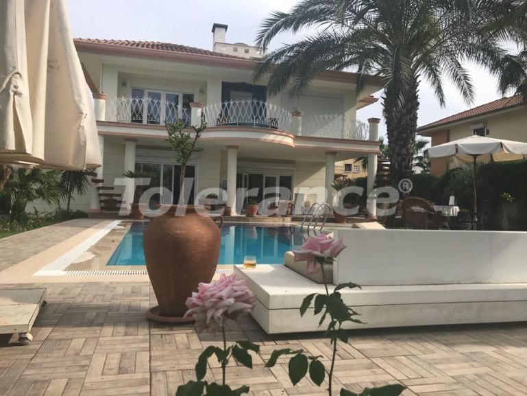 ویلا که در چام‌یووا, کمر استخر - خرید ملک در ترکیه - 50929