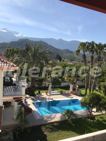 ویلا که در چام‌یووا, کمر استخر - خرید ملک در ترکیه - 50941