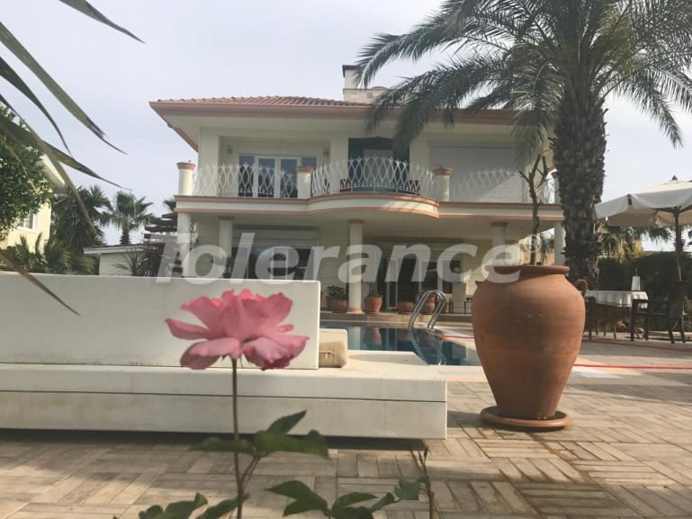 ویلا که در چام‌یووا, کمر استخر - خرید ملک در ترکیه - 50944