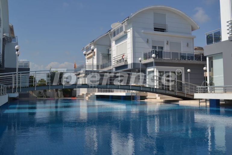 Villa еn Belek Centre, Belek piscine - acheter un bien immobilier en Turquie - 102263