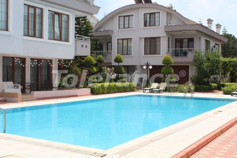 Villa еn Belek Centre, Belek piscine - acheter un bien immobilier en Turquie - 70275
