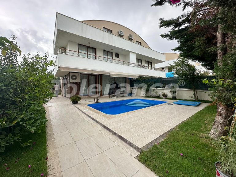 Villa in center, Belek with pool - buy realty in Turkey - 94800
