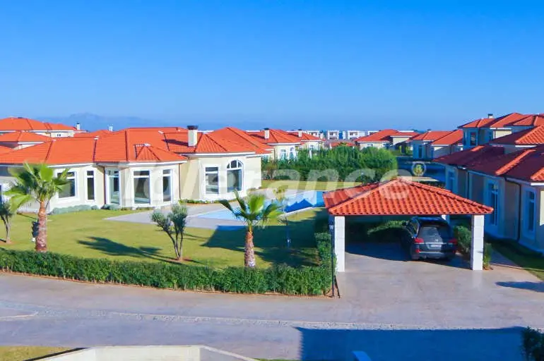 Villa from the developer in Döşemealtı, Antalya pool - buy realty in Turkey - 10722