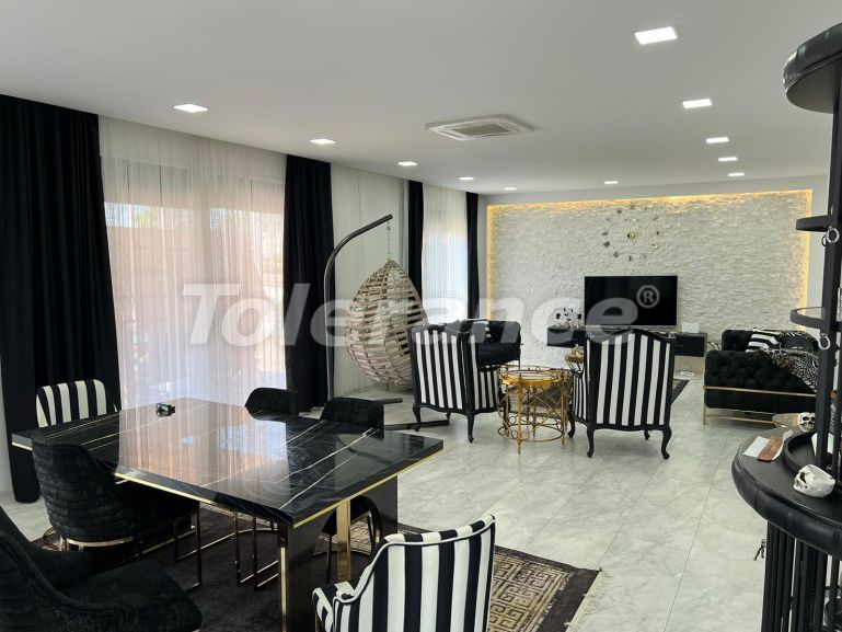 Villa in Döşemealtı, Antalya - buy realty in Turkey - 114679