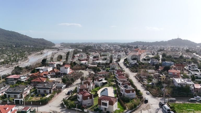 ویلا که در گوینوک, کمر استخر - خرید ملک در ترکیه - 136897