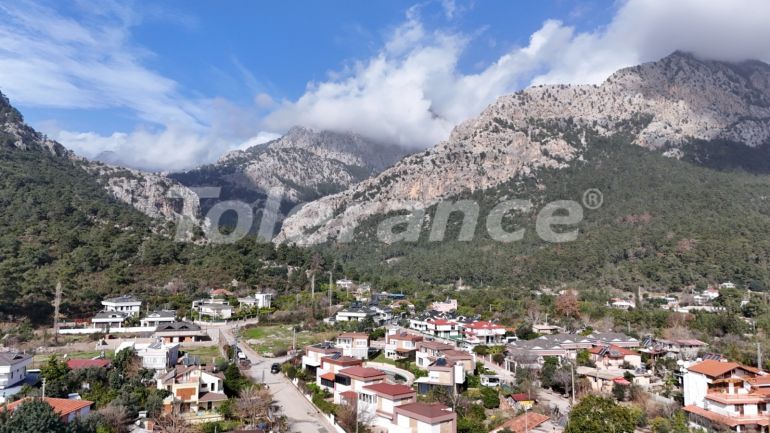 ویلا که در گوینوک, کمر استخر - خرید ملک در ترکیه - 136898