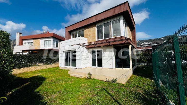 ویلا که در گوینوک, کمر استخر - خرید ملک در ترکیه - 136901