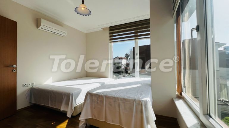 ویلا که در گوینوک, کمر استخر - خرید ملک در ترکیه - 136904