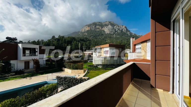 ویلا که در گوینوک, کمر استخر - خرید ملک در ترکیه - 136905