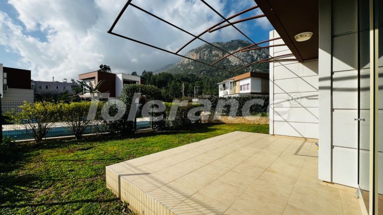 ویلا که در گوینوک, کمر استخر - خرید ملک در ترکیه - 136916