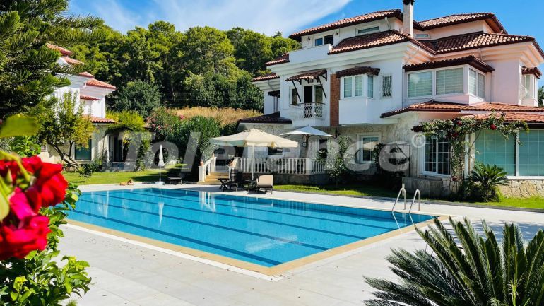 ویلا که در کیریش, کمر استخر - خرید ملک در ترکیه - 136651