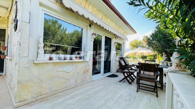 ویلا که در کیریش, کمر استخر - خرید ملک در ترکیه - 136654