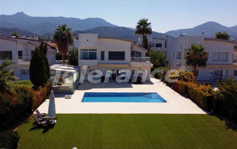 Villa еn Kyrénia, Chypre du Nord vue sur la mer piscine - acheter un bien immobilier en Turquie - 105577
