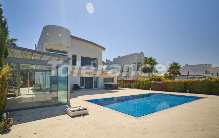 Villa еn Kyrénia, Chypre du Nord vue sur la mer piscine - acheter un bien immobilier en Turquie - 105608