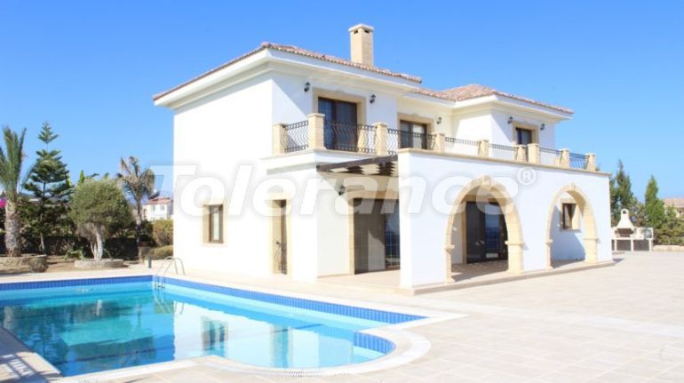 Villa in Kyrenie, Noord-Cyprus zeezicht zwembad - onroerend goed kopen in Turkije - 71386